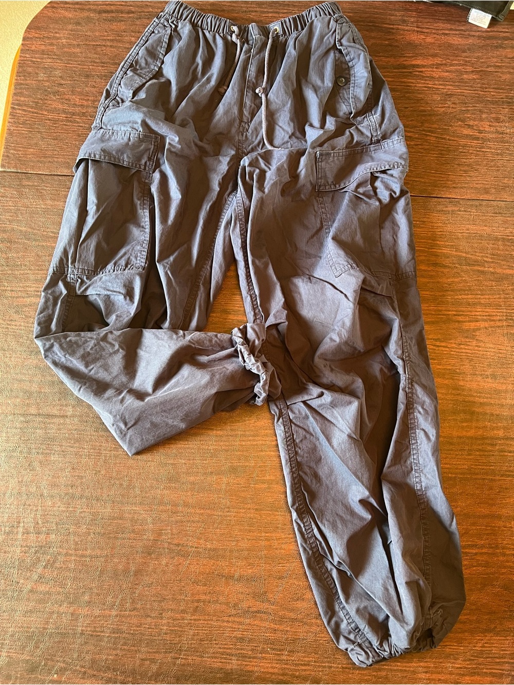 Aritzia TNA Cargo Adjustable Jogger Pants in Navy Blue